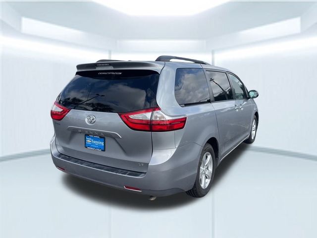 2016 Toyota Sienna LE Auto Access Seat