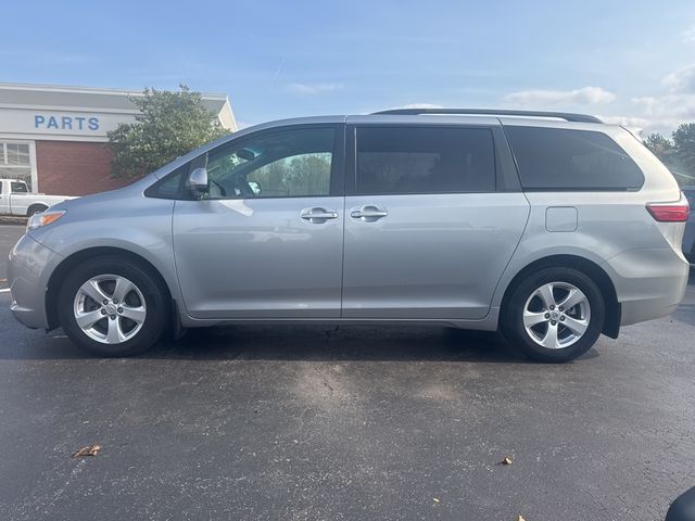 2016 Toyota Sienna LE