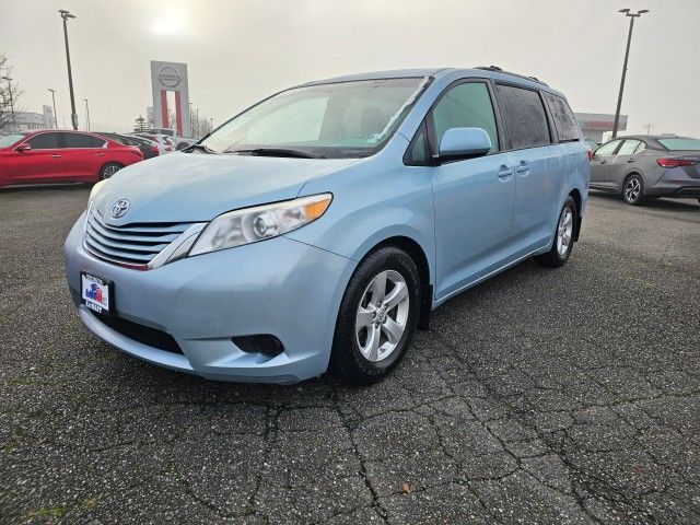 2016 Toyota Sienna LE