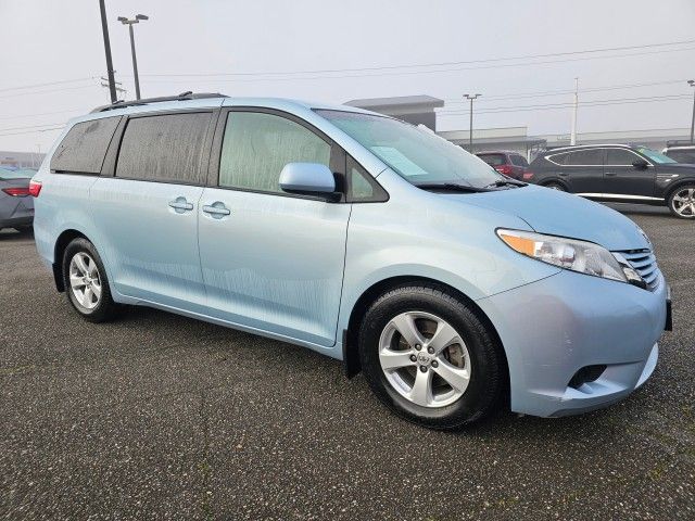 2016 Toyota Sienna LE