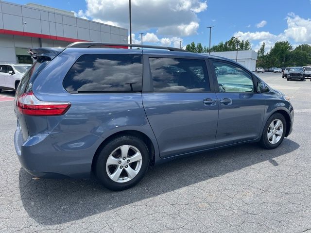 2016 Toyota Sienna LE