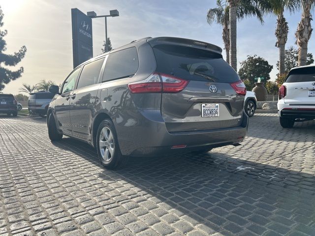 2016 Toyota Sienna LE