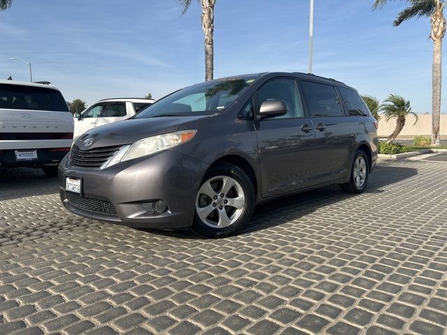 2016 Toyota Sienna LE