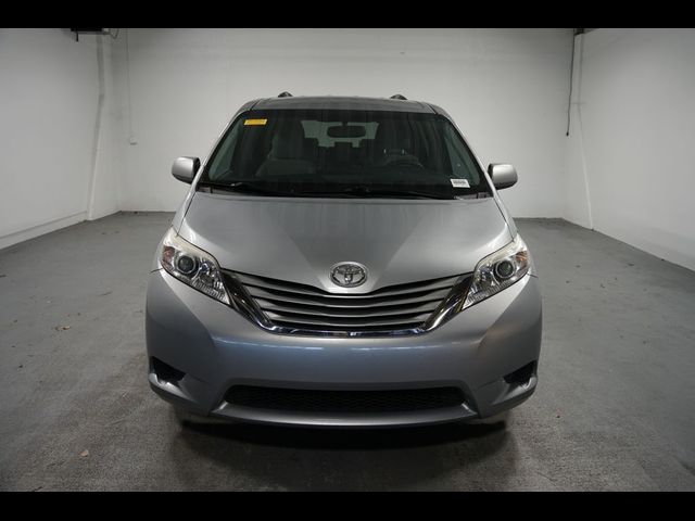 2016 Toyota Sienna LE