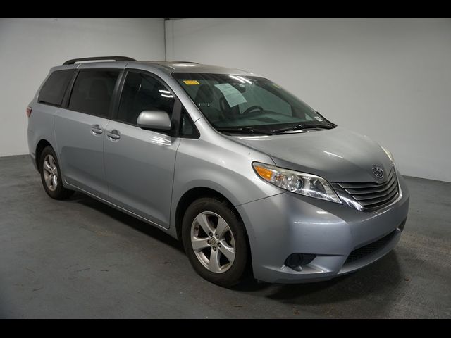 2016 Toyota Sienna LE