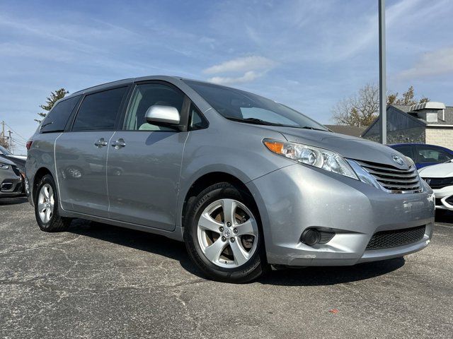 2016 Toyota Sienna LE