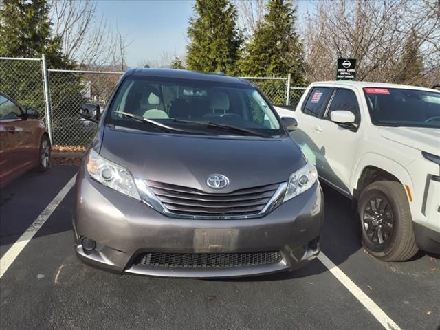 2016 Toyota Sienna LE