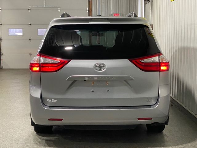 2016 Toyota Sienna LE