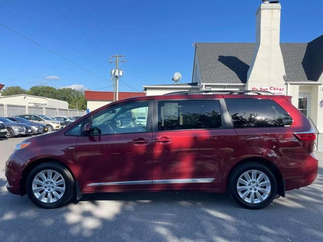 2016 Toyota Sienna LE