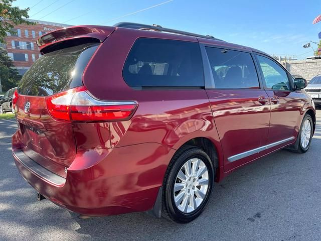 2016 Toyota Sienna LE