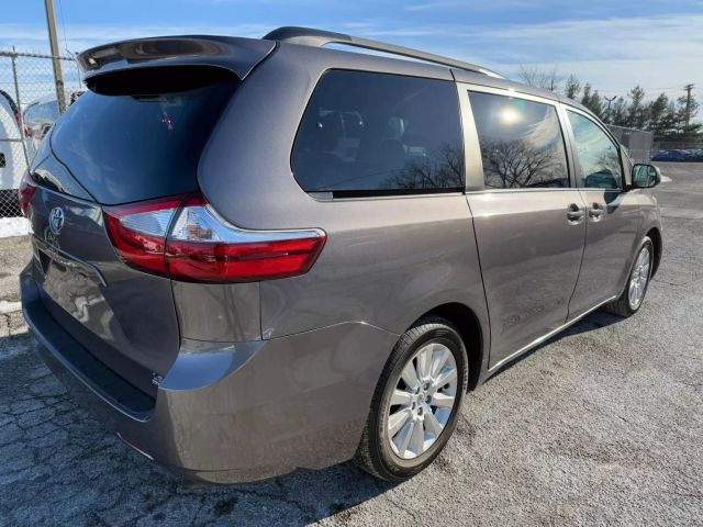 2016 Toyota Sienna LE