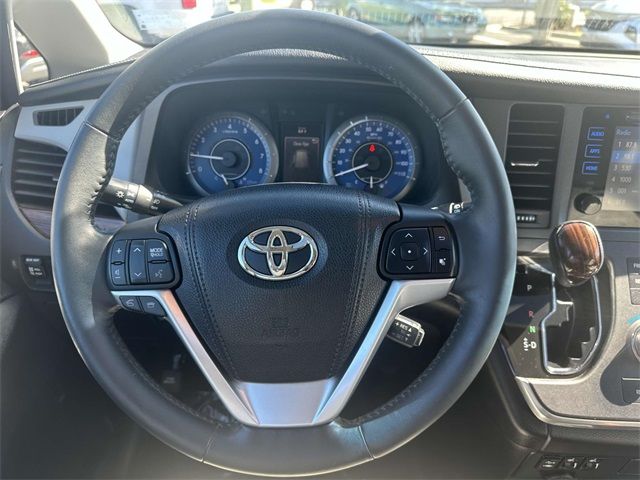 2016 Toyota Sienna 