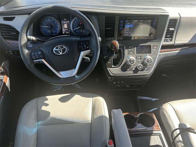 2016 Toyota Sienna 