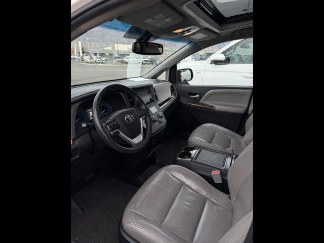 2016 Toyota Sienna 