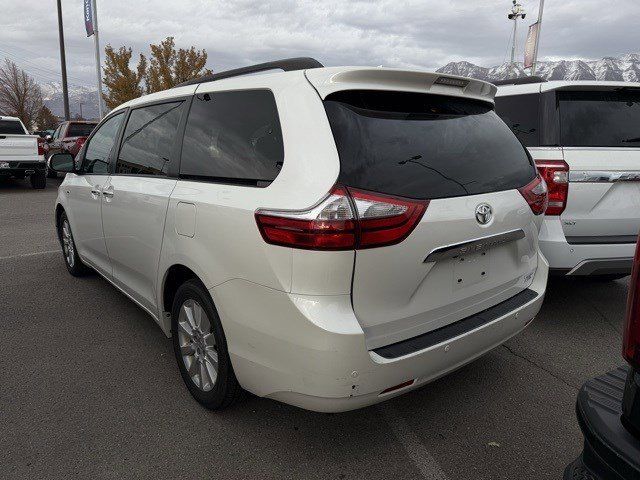 2016 Toyota Sienna 