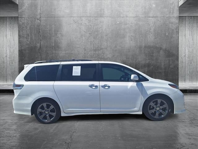 2016 Toyota Sienna SE