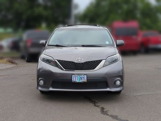 2016 Toyota Sienna SE