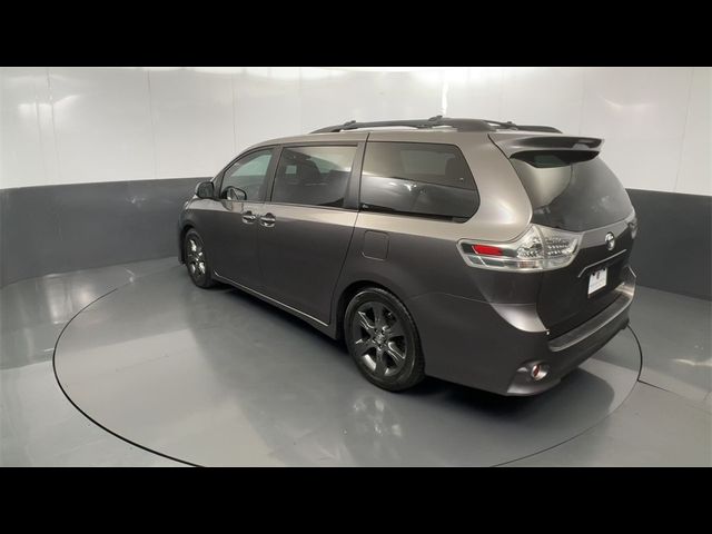 2016 Toyota Sienna 