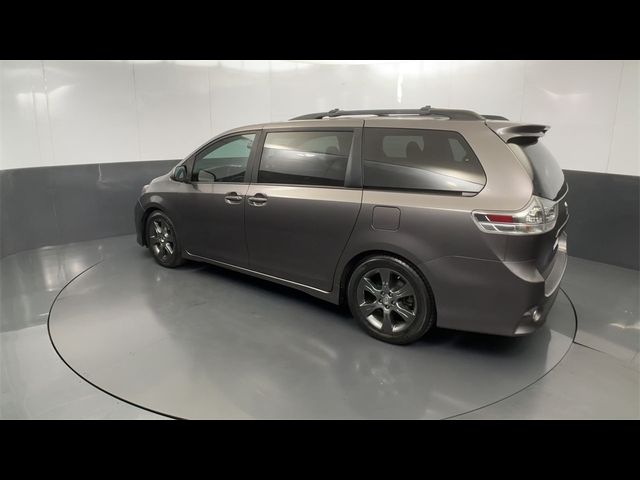 2016 Toyota Sienna 