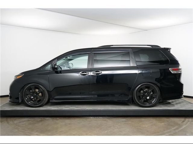 2016 Toyota Sienna 