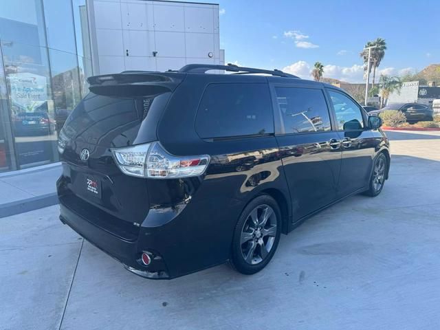 2016 Toyota Sienna SE