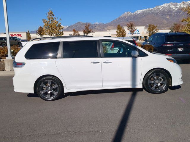 2016 Toyota Sienna 