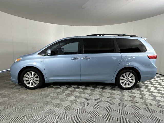 2016 Toyota Sienna XLE