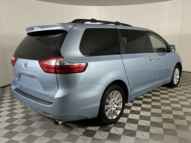 2016 Toyota Sienna XLE