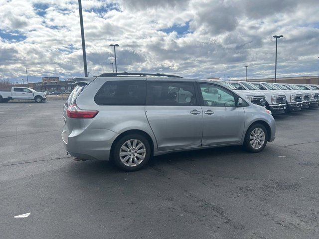 2016 Toyota Sienna XLE