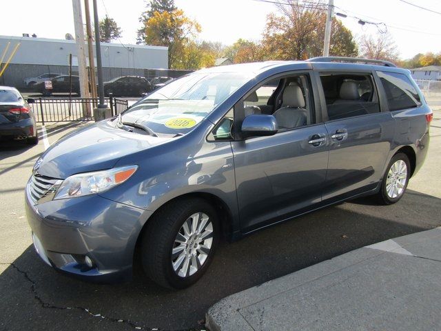 2016 Toyota Sienna XLE