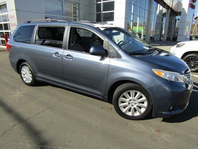 2016 Toyota Sienna XLE