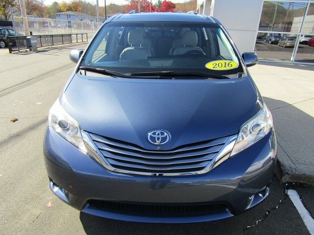 2016 Toyota Sienna XLE