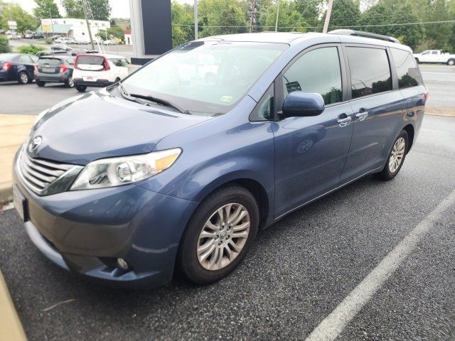 2016 Toyota Sienna XLE