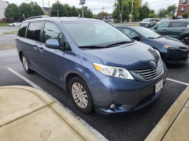 2016 Toyota Sienna XLE