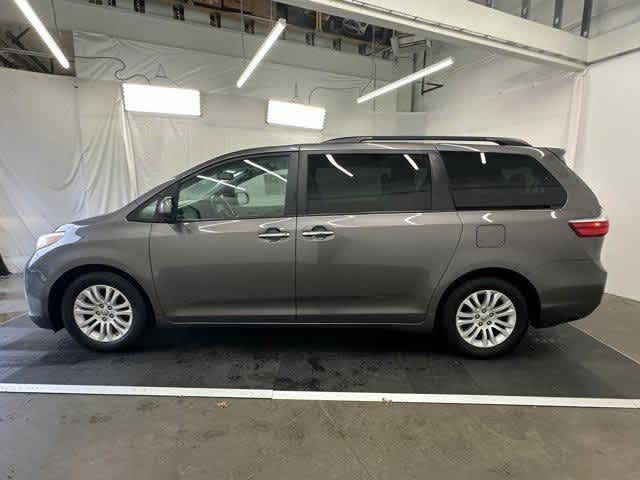 2016 Toyota Sienna XLE