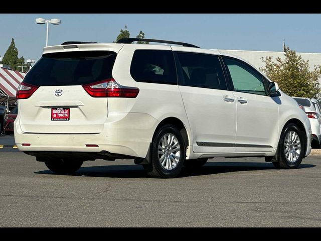 2016 Toyota Sienna XLE