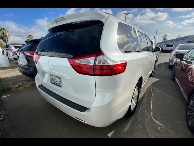 2016 Toyota Sienna XLE