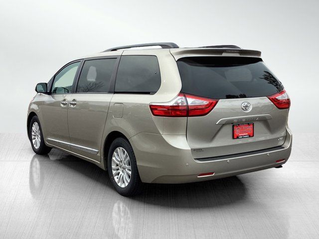 2016 Toyota Sienna XLE