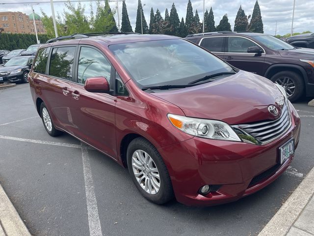 2016 Toyota Sienna XLE