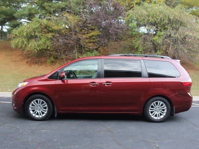 2016 Toyota Sienna XLE