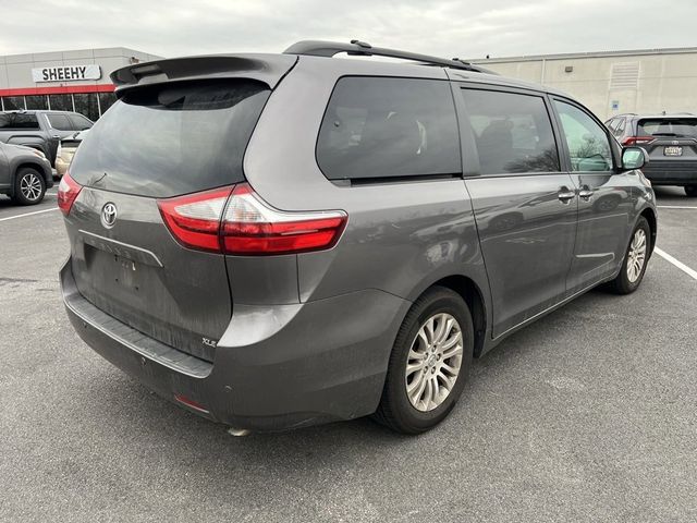 2016 Toyota Sienna 