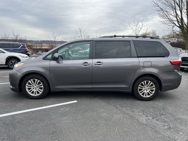 2016 Toyota Sienna 