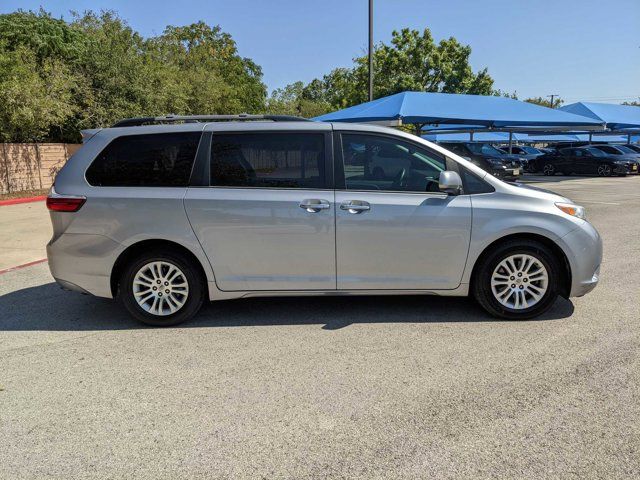 2016 Toyota Sienna XLE Auto Access Seat