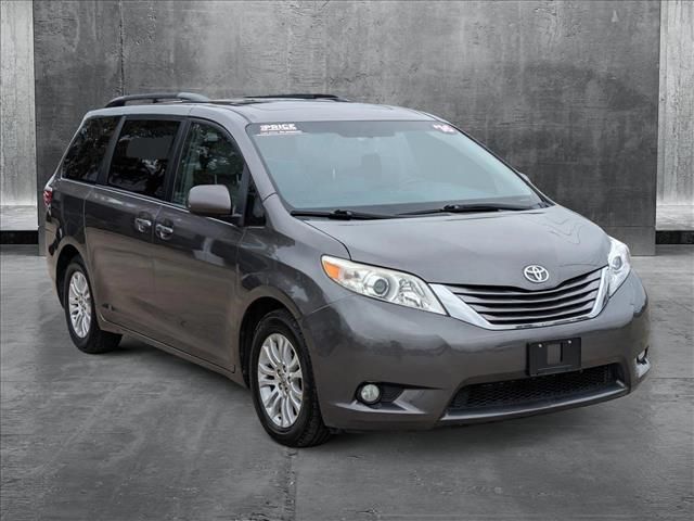 2016 Toyota Sienna XLE