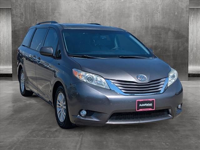 2016 Toyota Sienna XLE