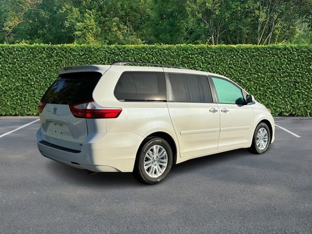 2016 Toyota Sienna 