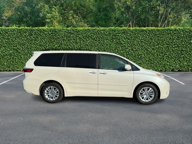 2016 Toyota Sienna 