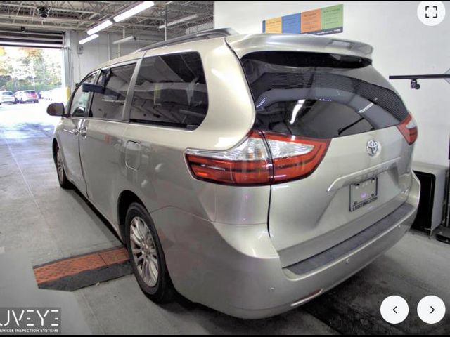 2016 Toyota Sienna XLE