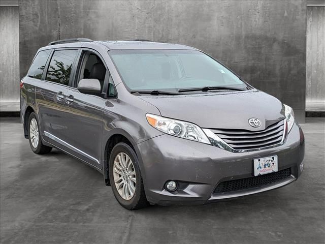 2016 Toyota Sienna XLE