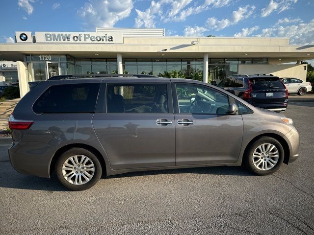 2016 Toyota Sienna XLE